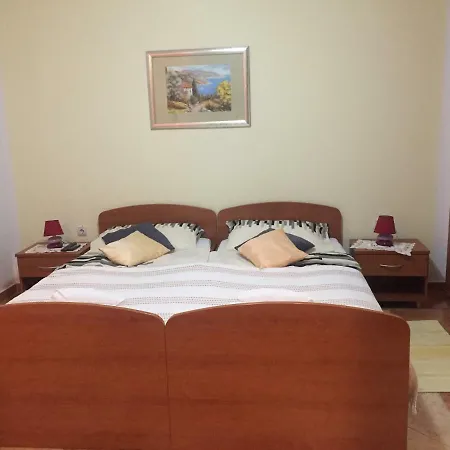 Ana Apartmán *